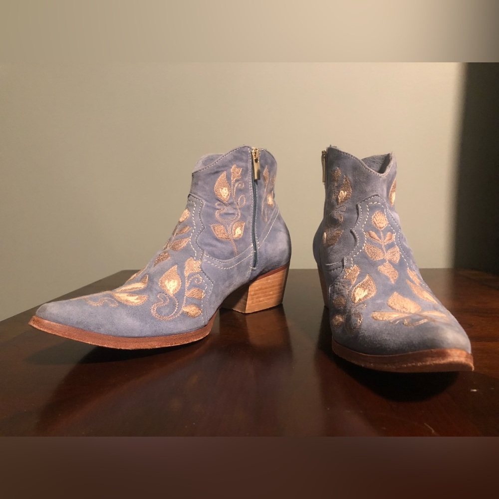 Vero Cuoio Blue Suede Ankle Booties with Gold Embroidery